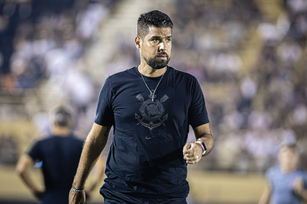 antonio oliveira durante jogo do corinthians 