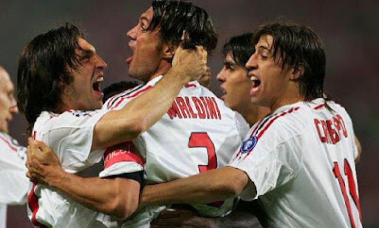 paolo-maldini-comemora-o-seu-gol-junto-do-seus-companheiros-de-time-na-final-da-champions-league