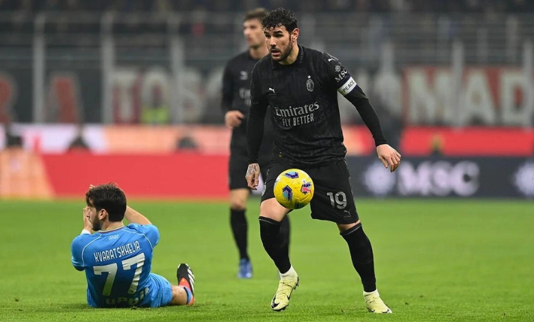 theo-hernandez-jogando-contra-o-napoli