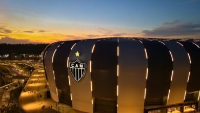 imagem aérea da frente da arena mrv com a logo do atletico mineiro