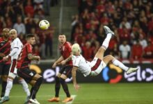 pedro faz o movimento de bicicleta para ampliar para o flamengo contra o athletico paranaense