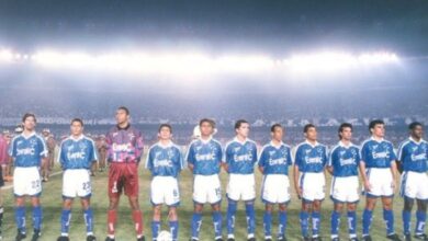 jogadores do time do cruzeiro de 1997 perfilados na hora do hino