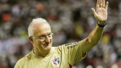 dorival junior cumprimentando os torcedores do são paulo