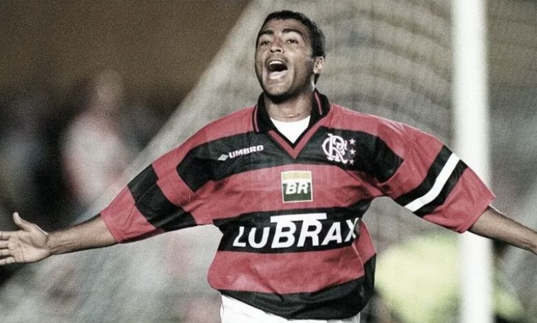 romário com os braços abertos fazendo um gol pelo flamengo